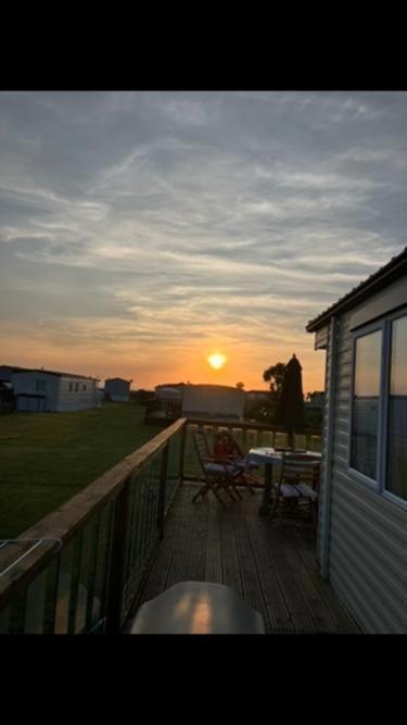 Cosy Caravan Sunbeach Campsite